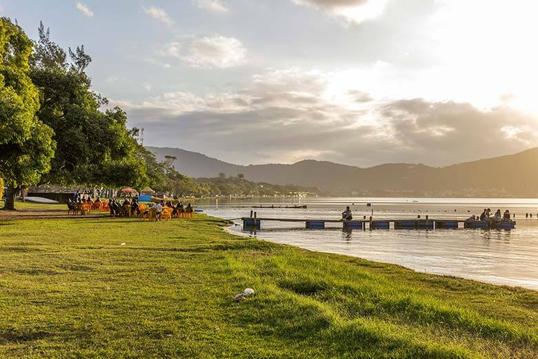 pontos turísticos de Florianópolis a noite