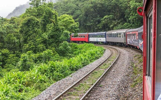 passeio de trem Curitiba a Morretes