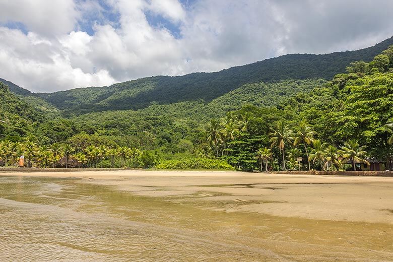 praias para conhecer num passeio de barco em Paraty