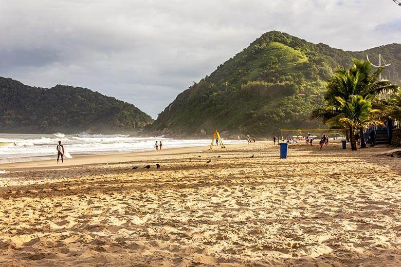 hospedagem na Praia do Tombo - Guarujá