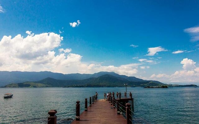 pousadas em Ilhabela à beira-mar