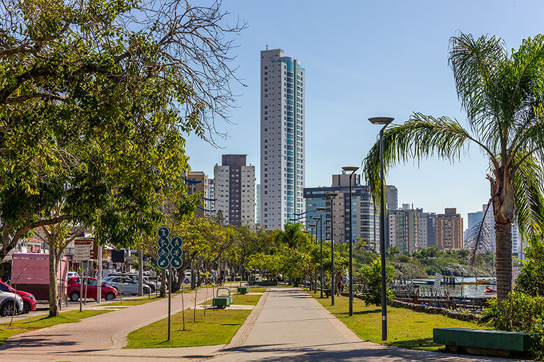 hotéis baratos no centro de Itajaí