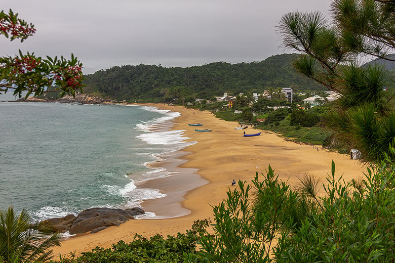 Quantas praias tem em Balneário Camboriú?