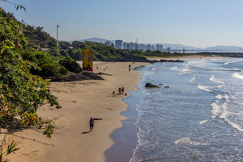 melhor praia de Itajaí