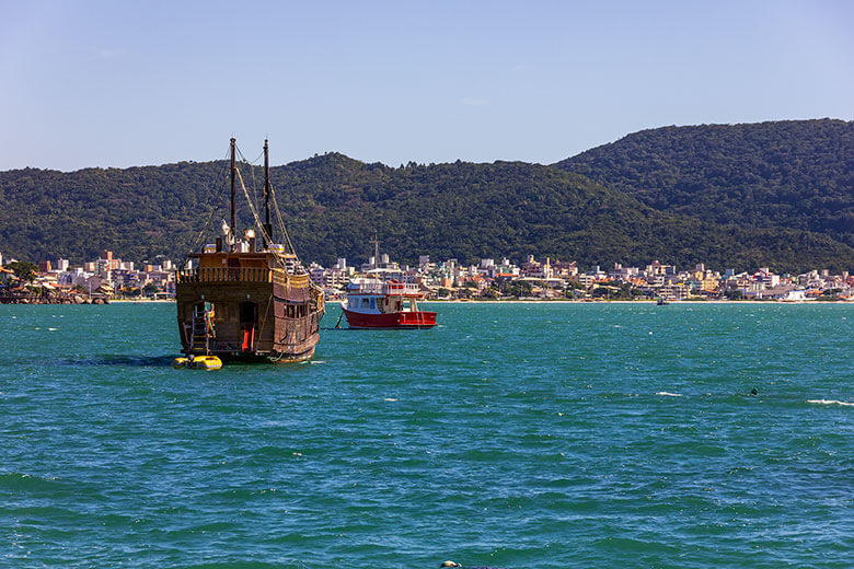 passeio de barco em Bombinhas