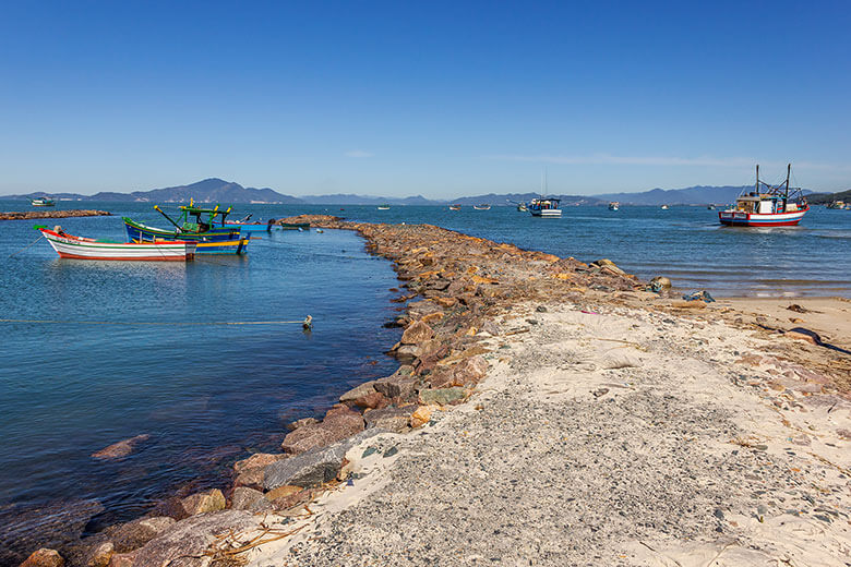 Praia de Zimbros em Bombinhas