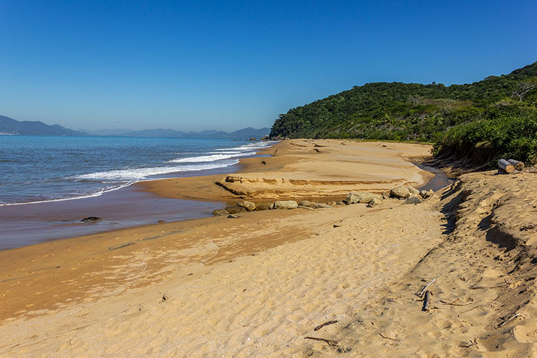 praias desertas de Bombinhas