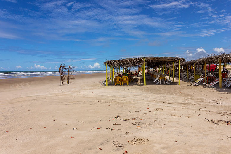quais praias visitar em Aracaju?