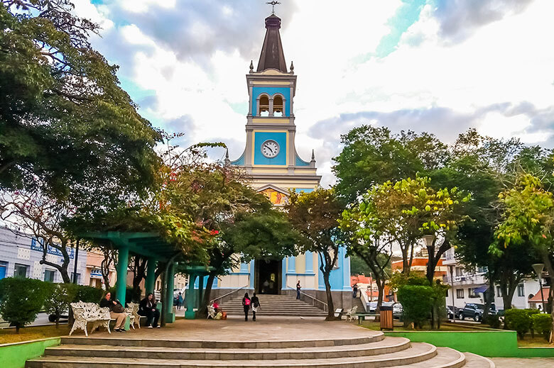 o que fazer em Serra Negra à noite?