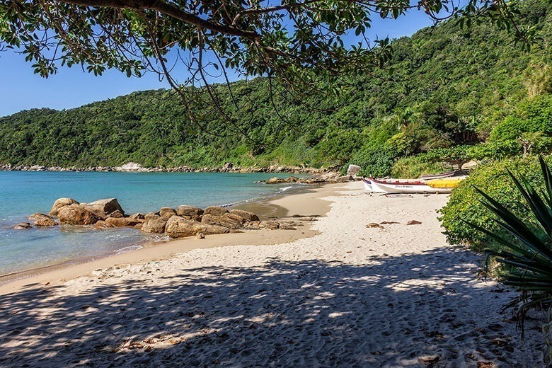 As praias de Bombinhas são próprias para banho?