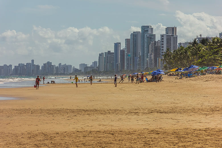 tem tubarão nas praias de Recife?