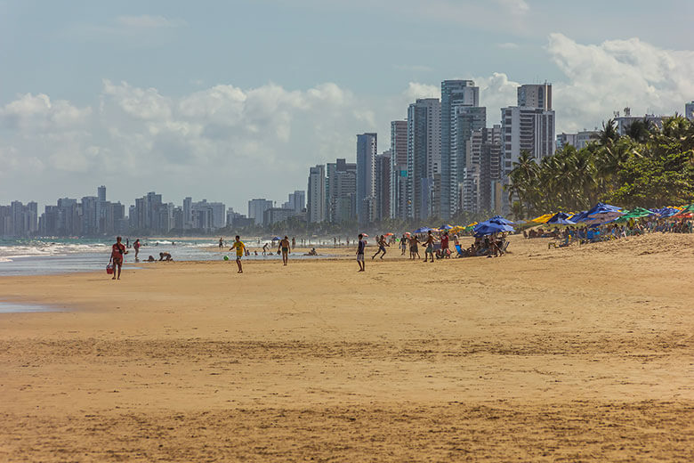 tem tubarão nas praias de Recife?