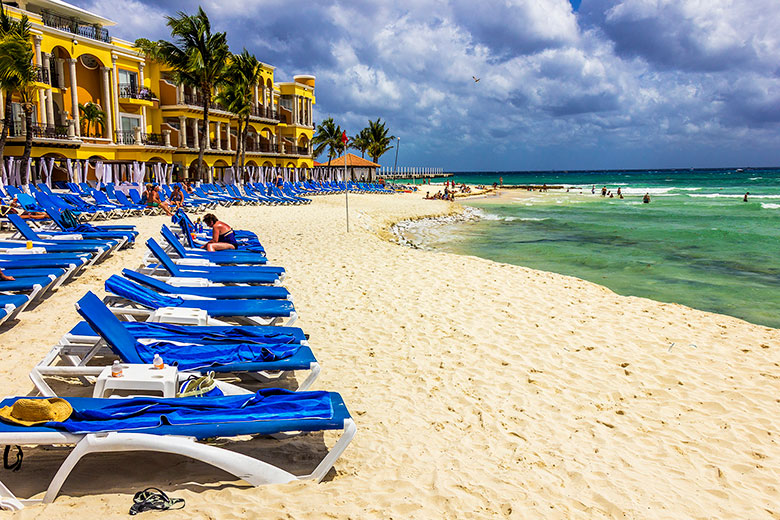 tem aeroporto em Cancún?