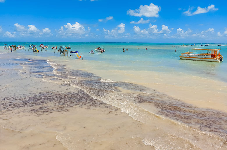 Em qual praia fica o Caminho de Moisés?