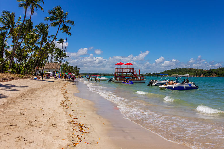 como chegar à Praia dos Carneiros?