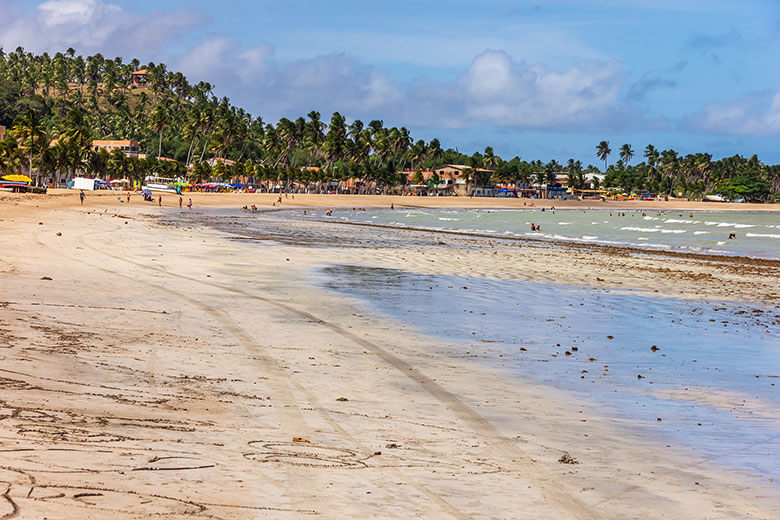 quantas praias tem em Japaratinga?