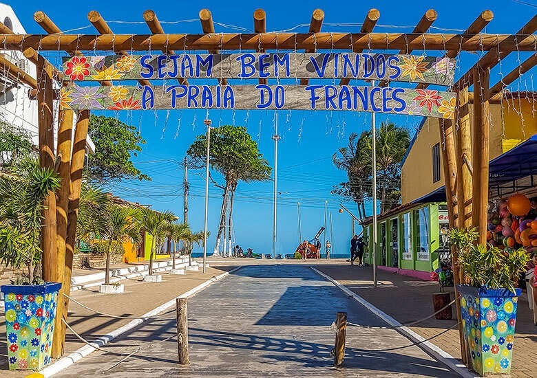 onde fica a Praia do Francês?