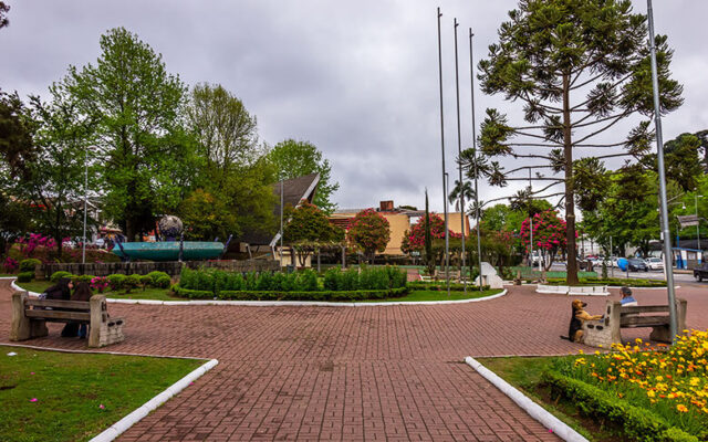 onde fica Campos do Jordão