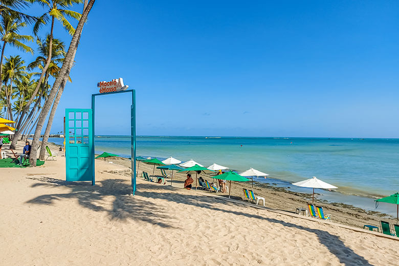 A Praia de Ponta Verde é boa para banho?