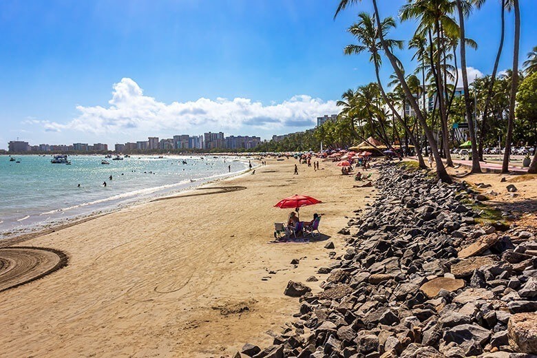 onde fica a Praia de Ponta Verde?