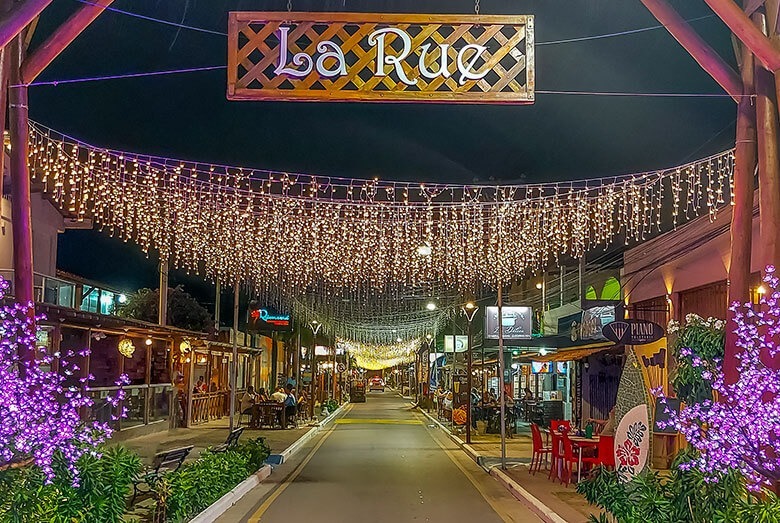 o que fazer na Praia do Francês à noite?