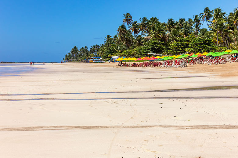 Praia do Marceneiro onde fica?