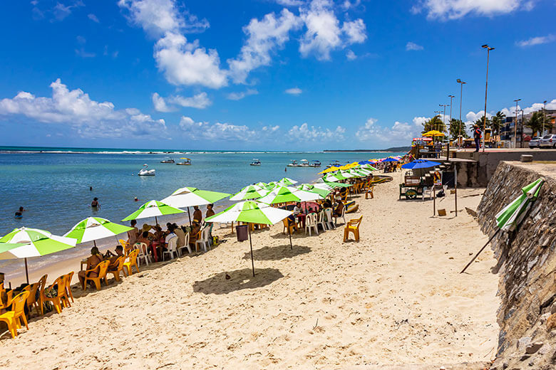 pousadas em Barra de São Miguel pé na areia